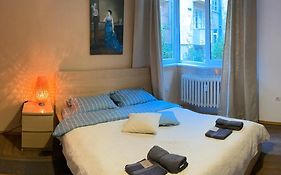 Opera Apartment 1 With Wifi & Tv